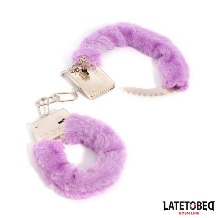 Algemas de Metal Peludo em Pelo Roxo