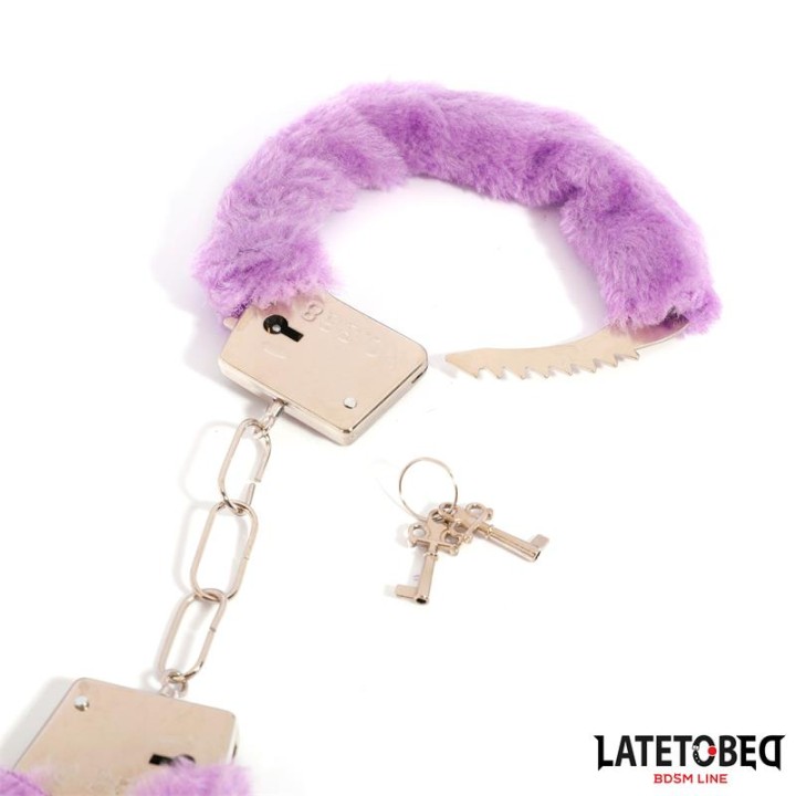 Algemas de Metal Peludo em Pelo Roxo