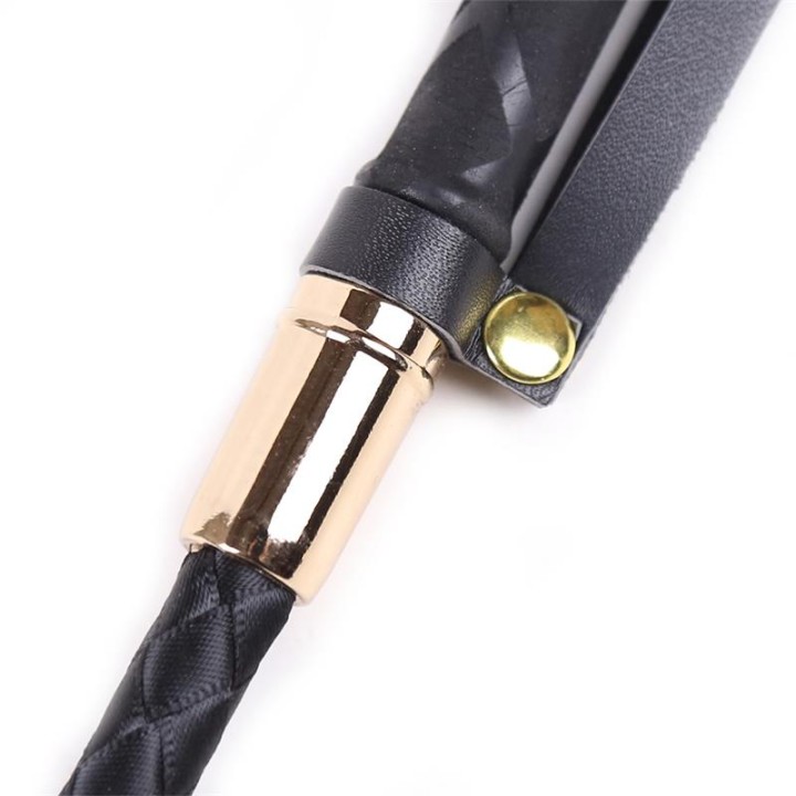 Chicote de Metal Preto e Dourado